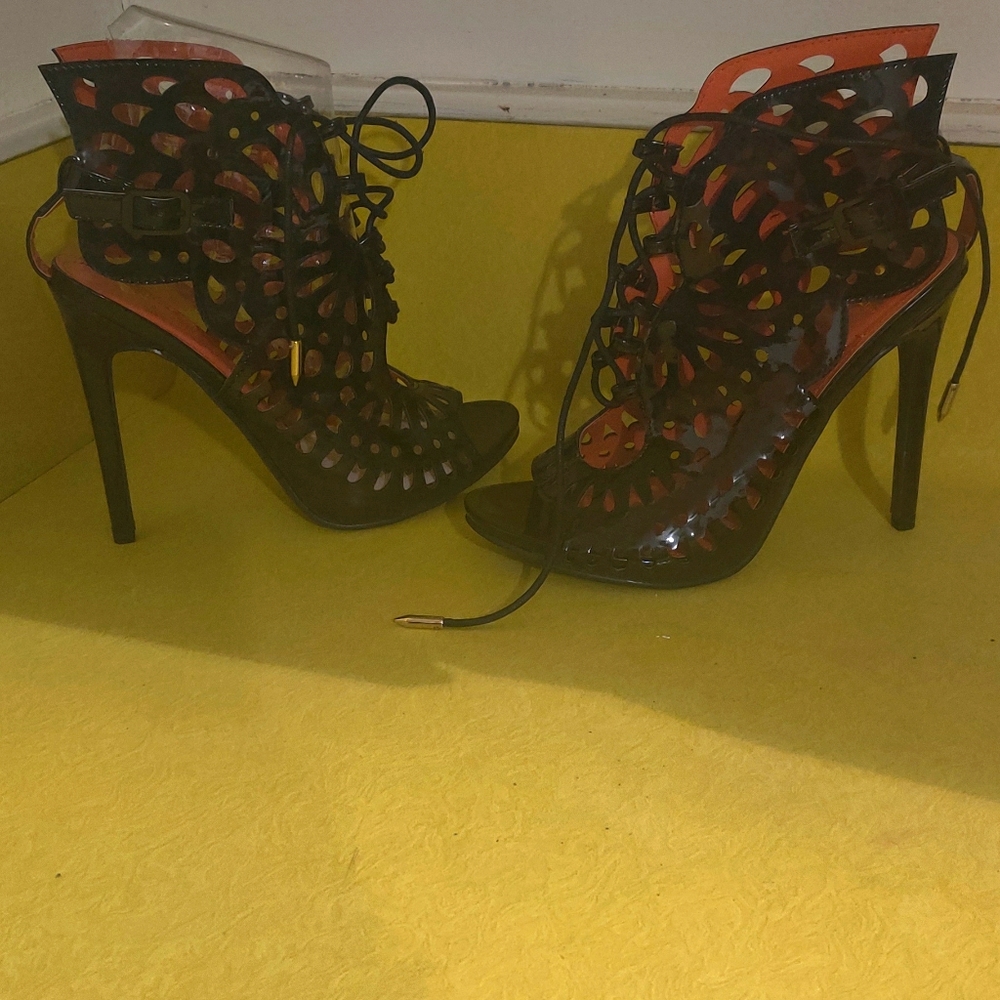 HIGH HEELS